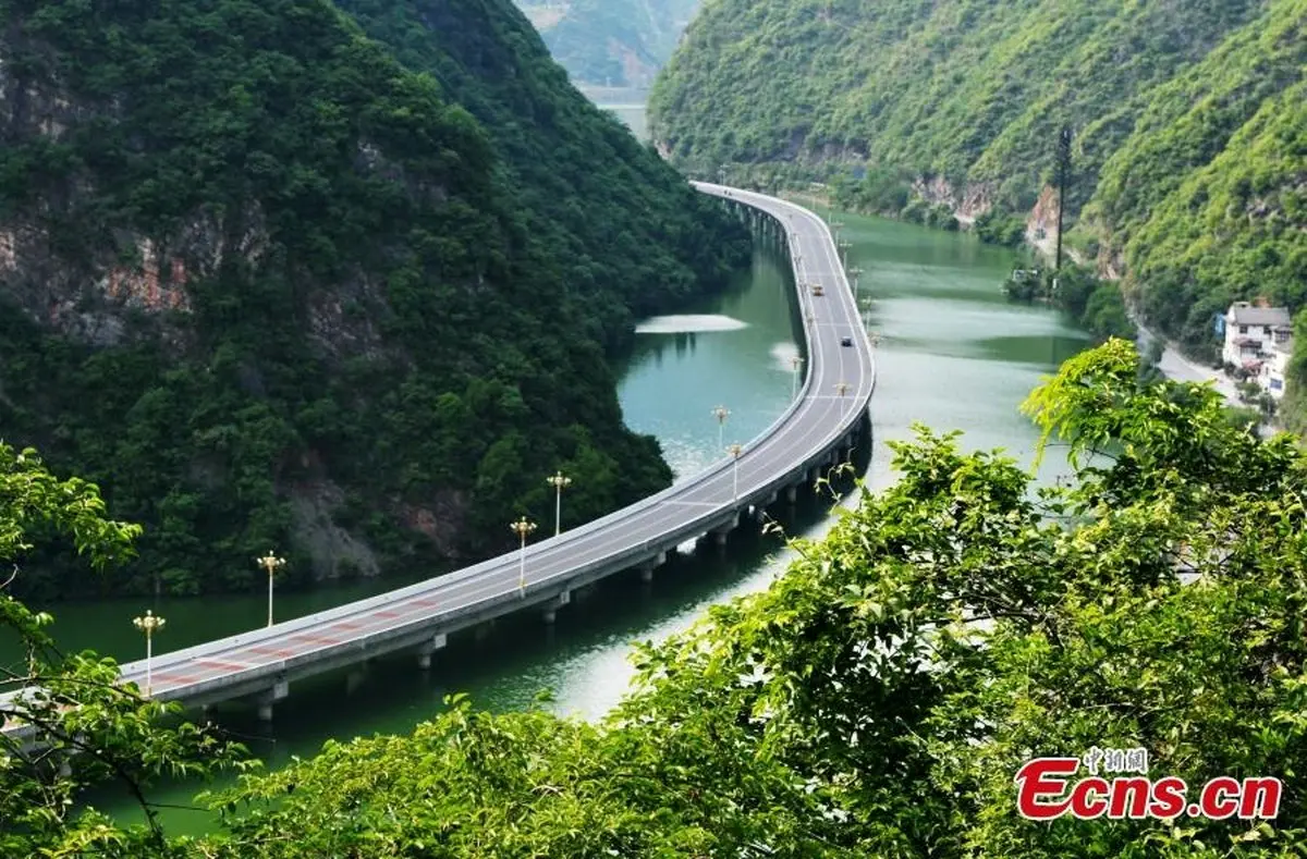 جاده‌ای که بیش از یک میلیون توریست را به چین کشاند/تصاویر