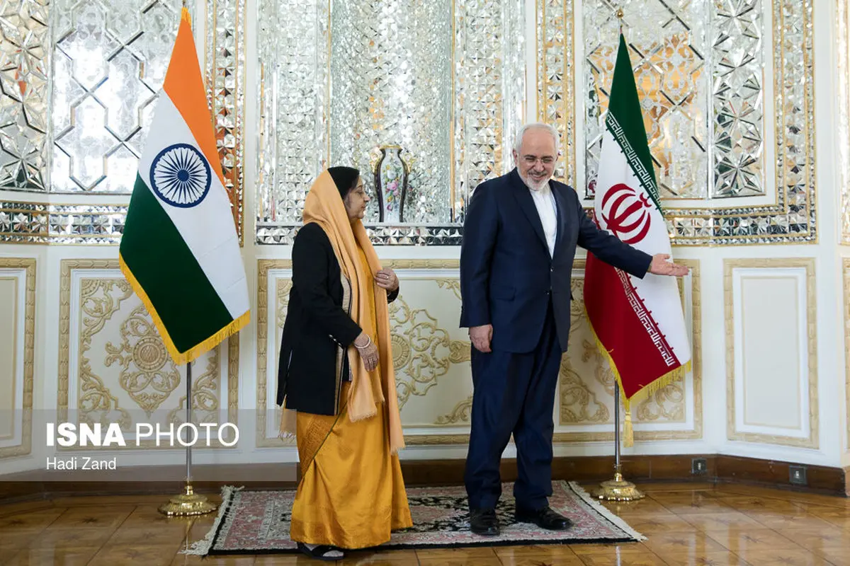 تصاویری از پوشش وزیر خارجه هند در دیدار با محمدجواد ظریف