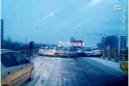 عکس/ تصادف زنجیره‌ای 56 خودرو در اتوبان قزوین کرج