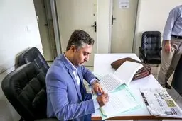 لحظه ابلاغ حکم اعدام بابک زنجانی به وکیلش/عکس