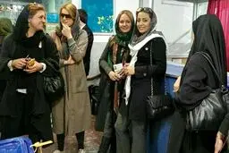 مهناز افشار در صف رأی دادن
