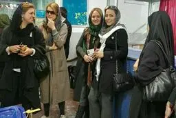 مهناز افشار در صف رأی دادن