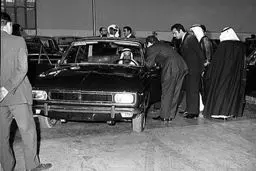 عكس: تصویری نایاب از فروش پیکان به شیخ اوظبی