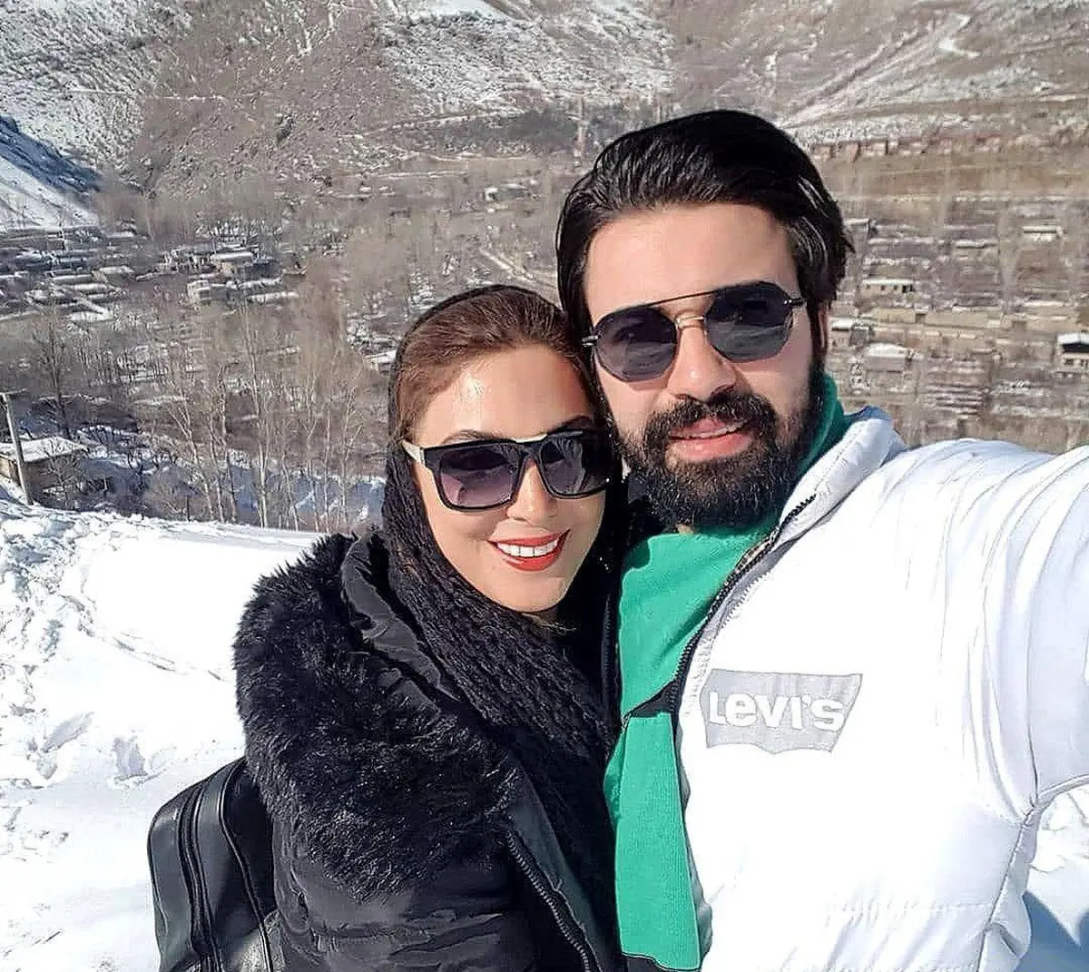 عکس / سلفی نیلوفر شهیدی و همسرش در یک روز زمستانی