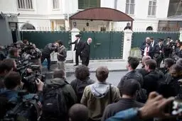 ازدحام خبرنگاران مقابل کنسولگری عربستان در ترکیه / تصاویر