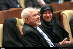 ظریف و همسرش در اجلاس مقابله با آثار جنگ در محیط زیست/عکس