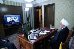 گفتگوی ویدیو کنفرانسیِ پزشکان و پرستاران بیمارستان امام خمینی با روحانی + عکس
