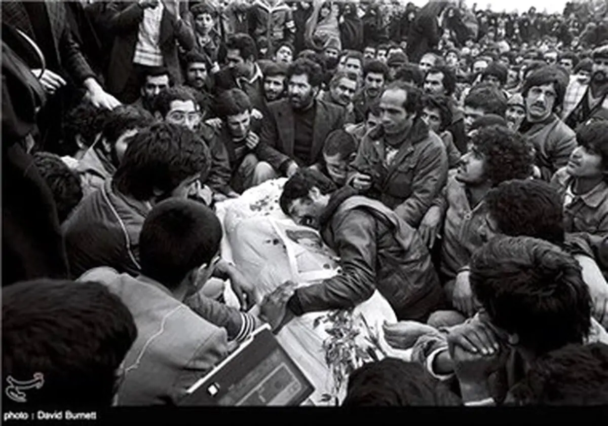 تصاویر کمتر دیده شده از انقلاب 57