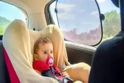 استفاده از صندلي كودك در خودرو اجباری می‌شود