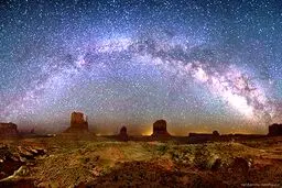 شکار کمان راه شیری بر فراز دره یادبود/عکس روز ناسا