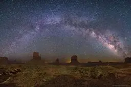 شکار کمان راه شیری بر فراز دره یادبود/عکس روز ناسا