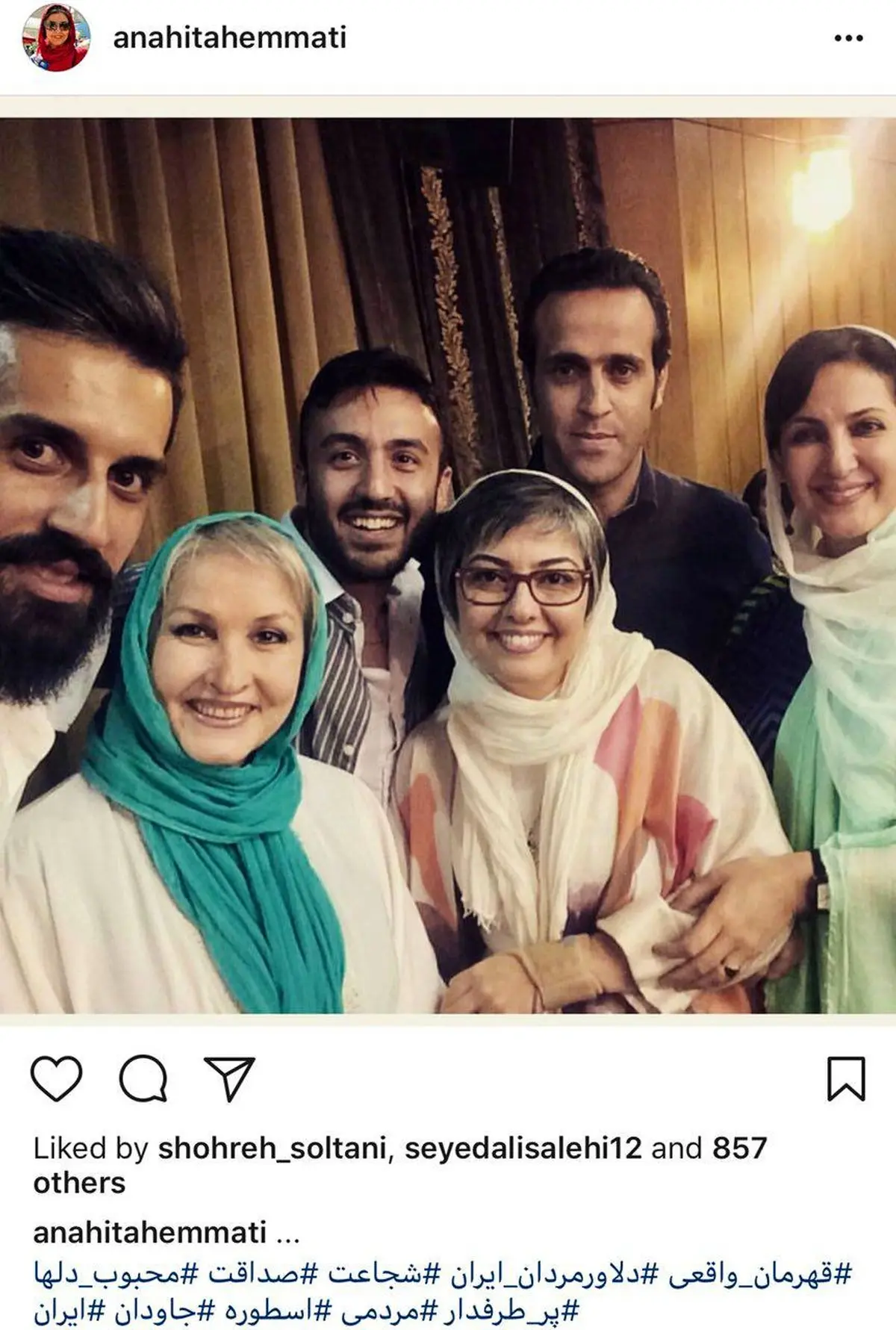 خانم بازیگر اینگونه از علی کریمی حمایت کرد/عکس