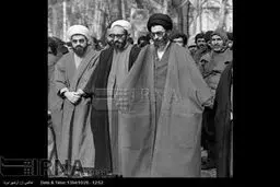 28 دی 1358 نخستین نماز جمعه به امامت آیت‌الله خامنه‌ای/ تصاویر