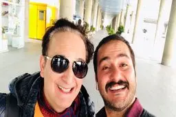 سلفی میلاد کی مرام و بیژن بنفشه خواه در پشت صحنه فیلم «ماهی سفید»/عکس