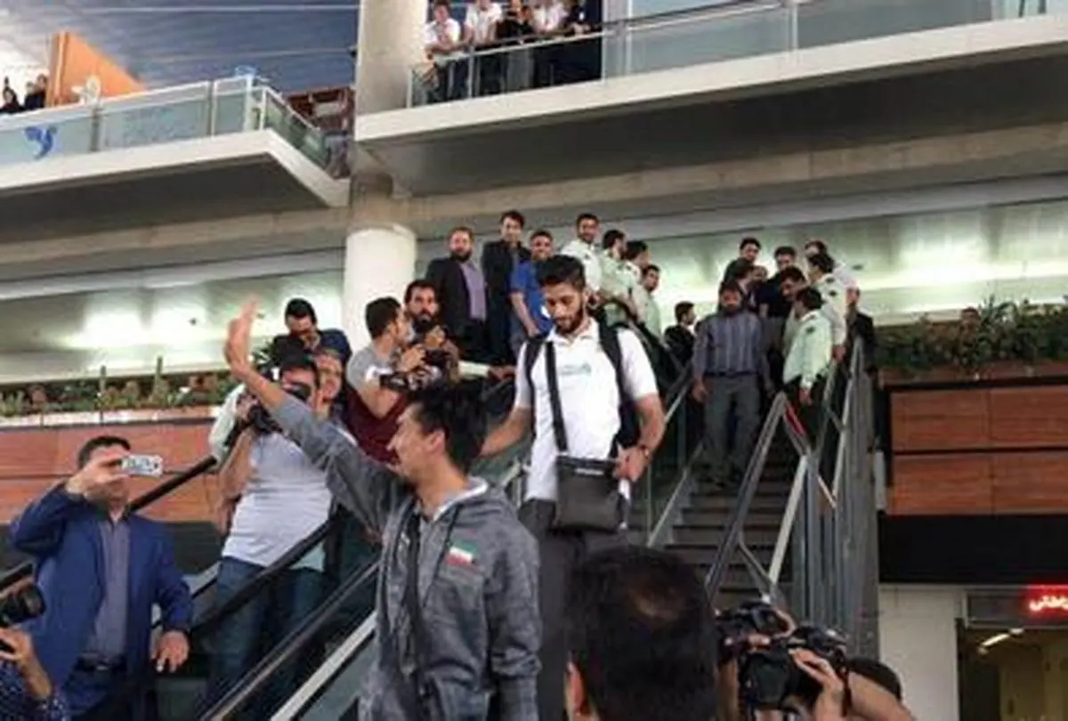 استقبال پر شور از والیبالیست‌ها/ تصاویر