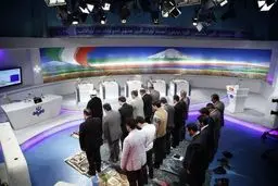 نماز جماعت در برنامه زنده تلویزیونی/ عکس