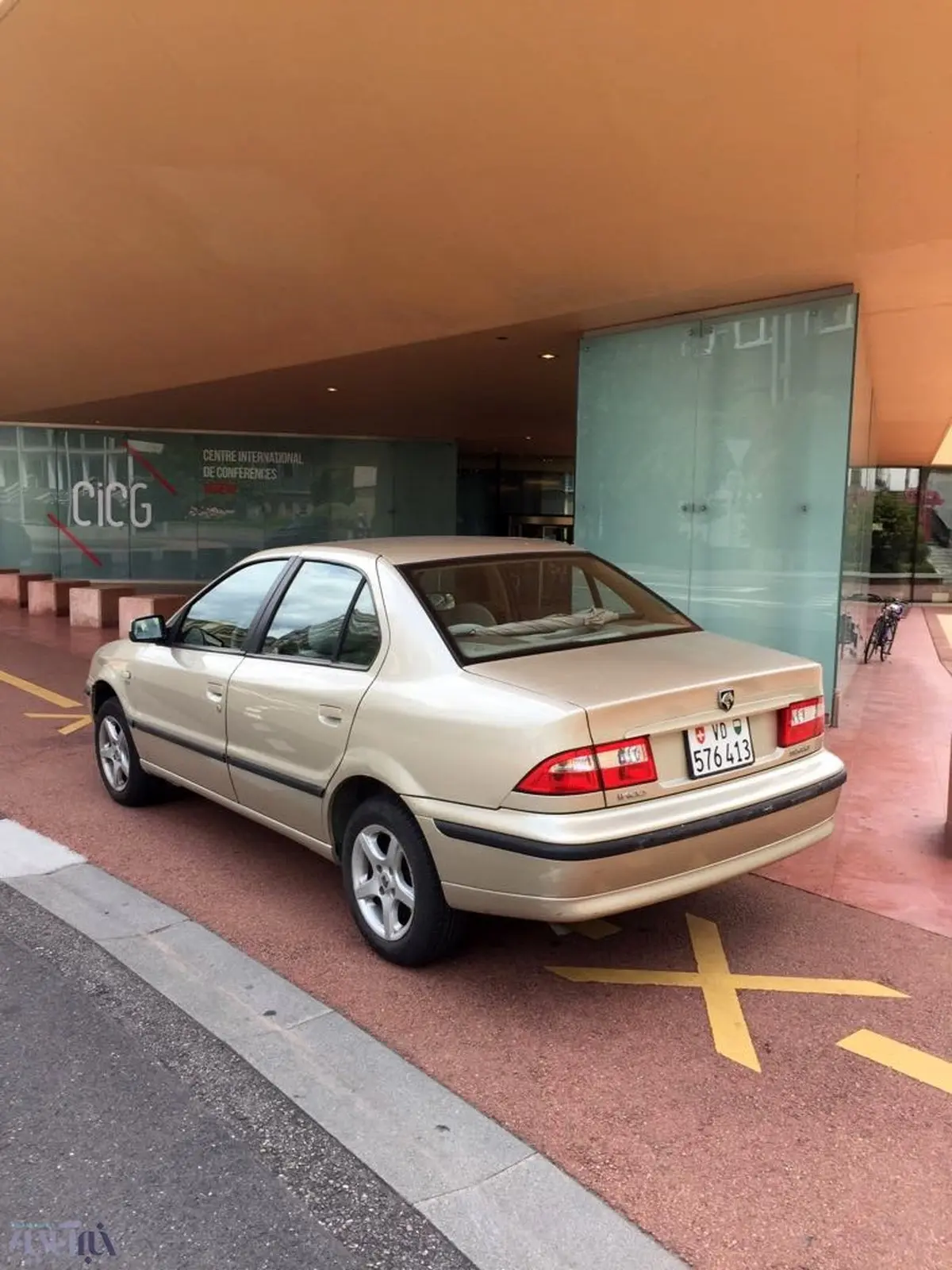 تصاویری از سمند در خیابان‌های ژنو سوئیس!