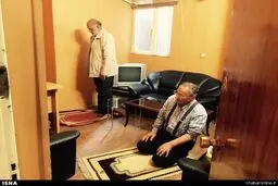 حسین الله کرم و زیباکلام در حال نماز خواندن در کنار یکدیگر /عکس