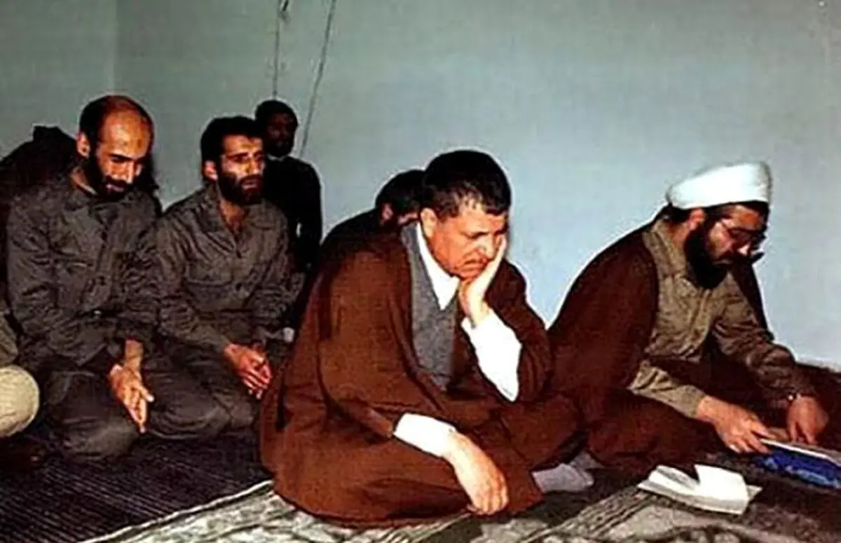 عکسی متفاوت از آیت‌الله هاشمی و روحانی