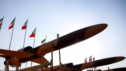 لحظه برخورد پهپاد ایران به ناو جنگی آمریکا 
