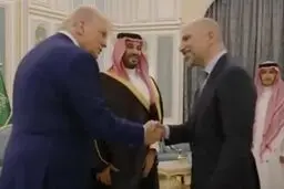 طعنه ترامپ: دارا خسروشاهی را برای مذاکره با ایران بفرستیم!