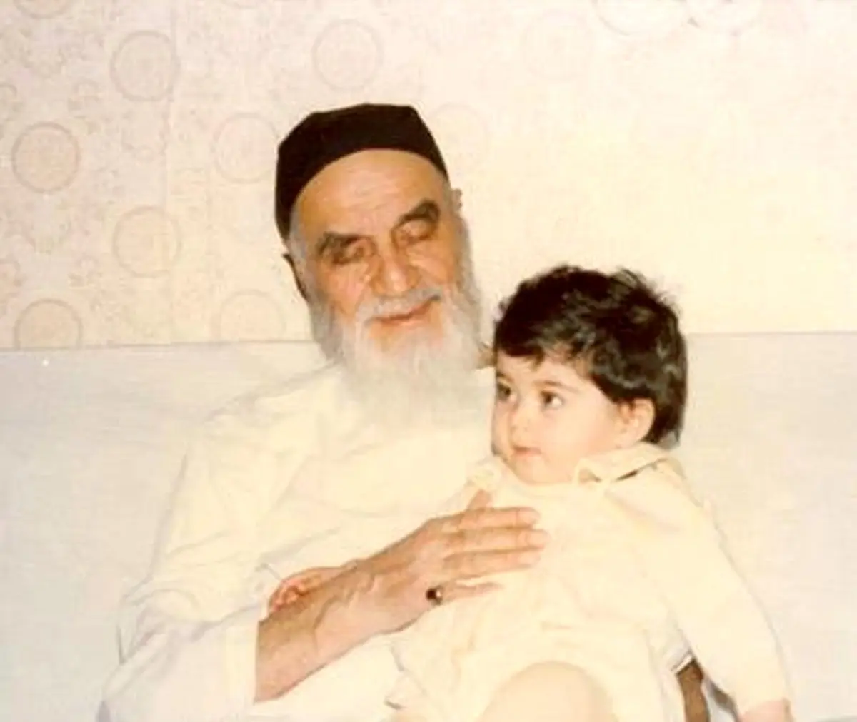 امام خمینی(ره) به کدام نوه خود بیش از دیگران علاقه داشتند؟