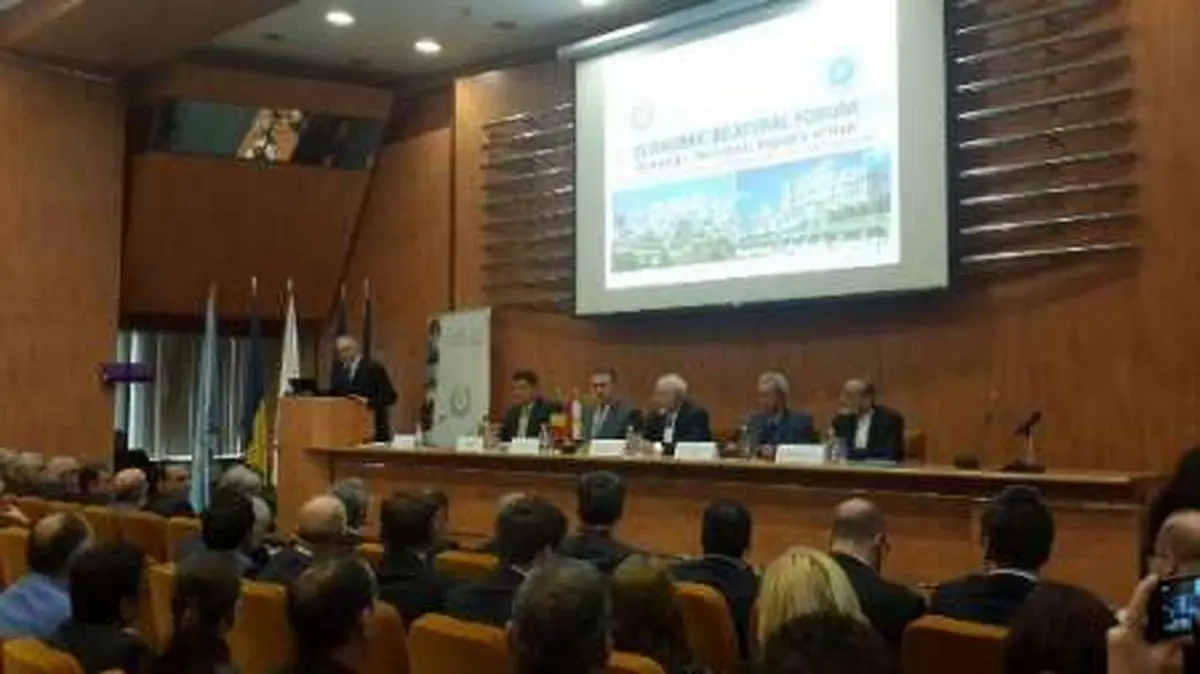 ظريف:آینده خوبی برای روابط اقتصادی ایران و رومانی فراهم است