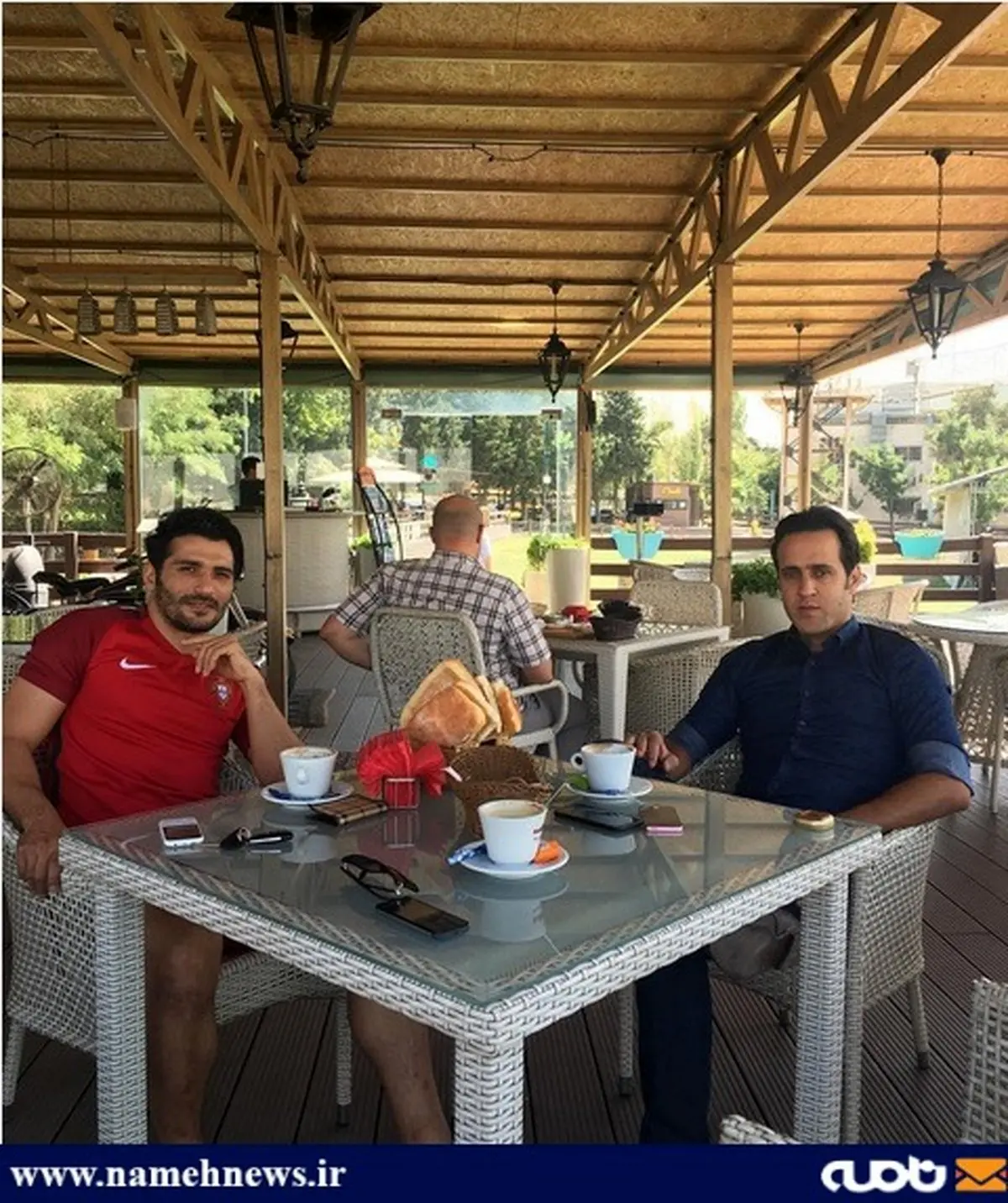 تفریح جواد کاظمیان همراه با علی کریمی/عکس