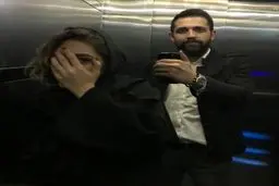 خلاقیت آقای بازیگر معروف در نشان ندادن چهره همسرش/عکس