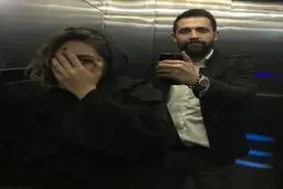 خلاقیت آقای بازیگر معروف در نشان ندادن چهره همسرش/عکس