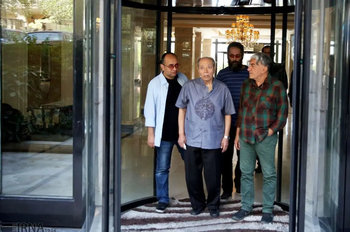 تصاویری از حضور هنرمندان در خانه مرحوم عزت‌الله انتظامی