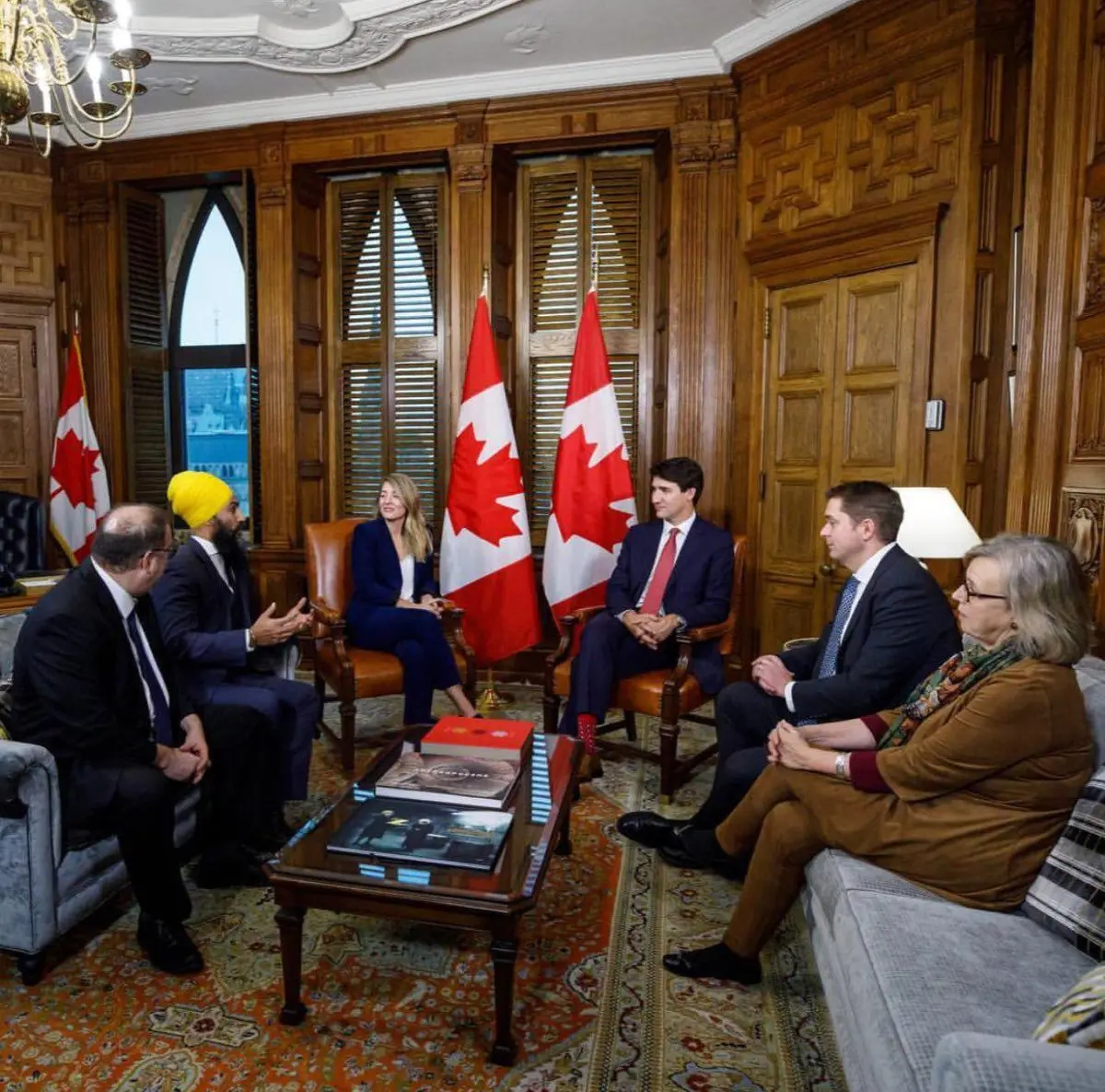 عکس: فرش زیبای ایرانی در اتاق کار نخست وزیر کانادا