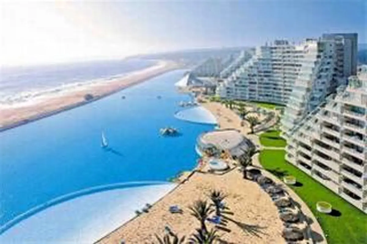 بزرگترین استخر دنیا، به وسعت یک دریا در شیلی / تصاویر