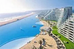 بزرگترین استخر دنیا، به وسعت یک دریا در شیلی / تصاویر