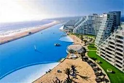 بزرگترین استخر دنیا، به وسعت یک دریا در شیلی / تصاویر