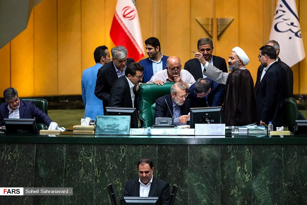 اصولگرایان بالای سر رئیس لاریجانی!