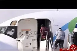 اخراج مهاجران «غیرقانونی» از آمریکا با غل و زنجیر!+ تصاویر