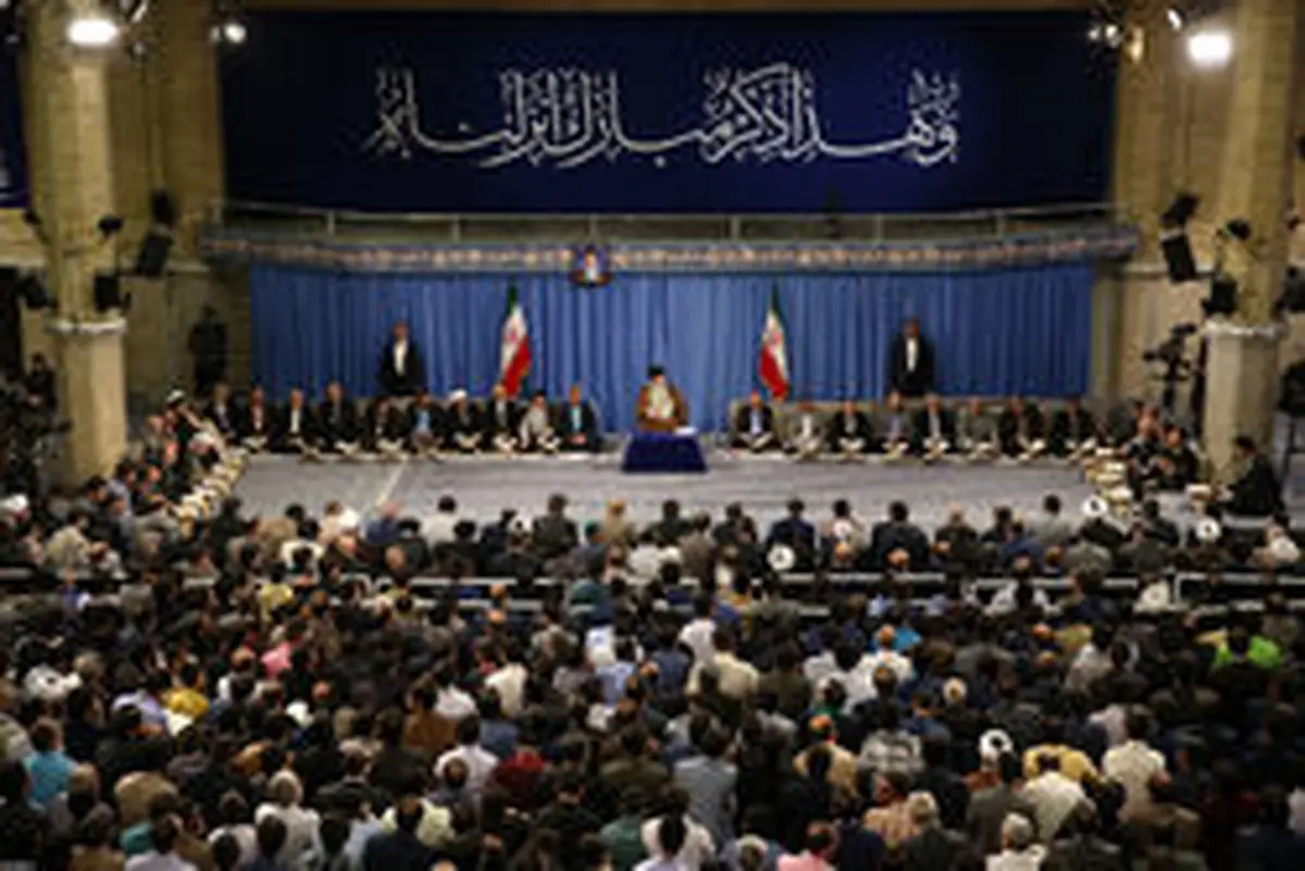 رهبر انقلاب: ملت ایران قدر انقلاب را دانست به استکبار اعتماد نکرد و پیشرفت کرد