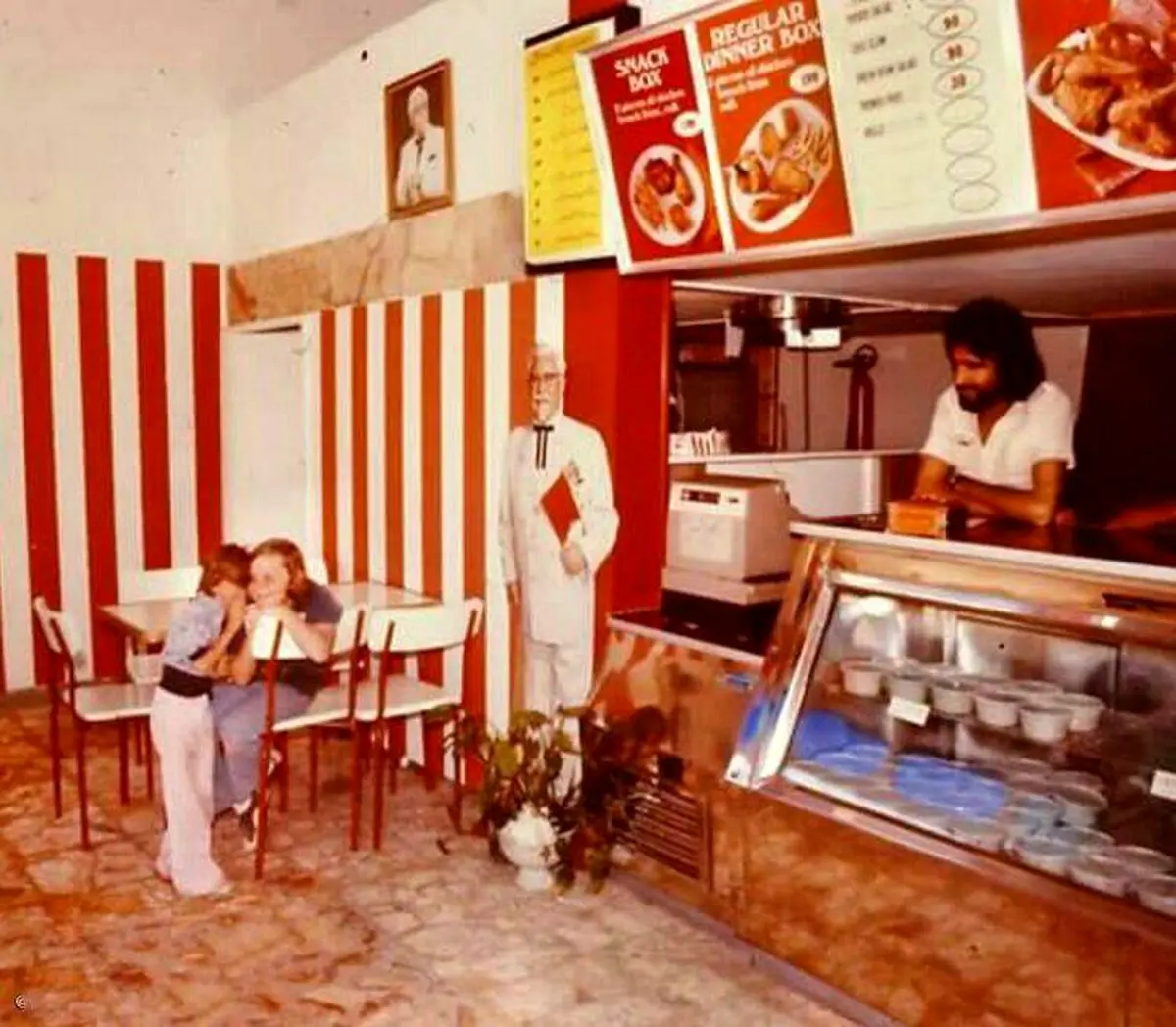 تصویری از اولین رستوران مرغ کنتاکی در ایران