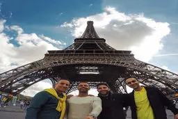 تصویر جدید از دو خواننده ی مشهور ایرانی در کنار برج ایفل