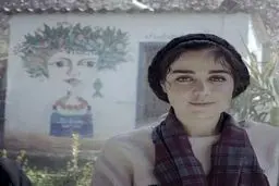 پرتره افسانه پاکرو بدون روسری