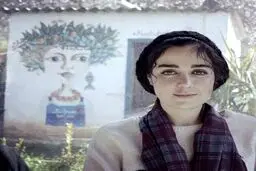 پرتره افسانه پاکرو بدون روسری
