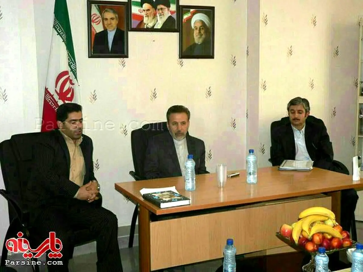 عکس:تصویر نوبخت در کنار عکس امام و رهبری و روحانی!