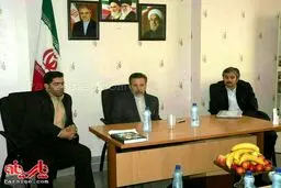 عکس:تصویر نوبخت در کنار عکس امام و رهبری و روحانی!