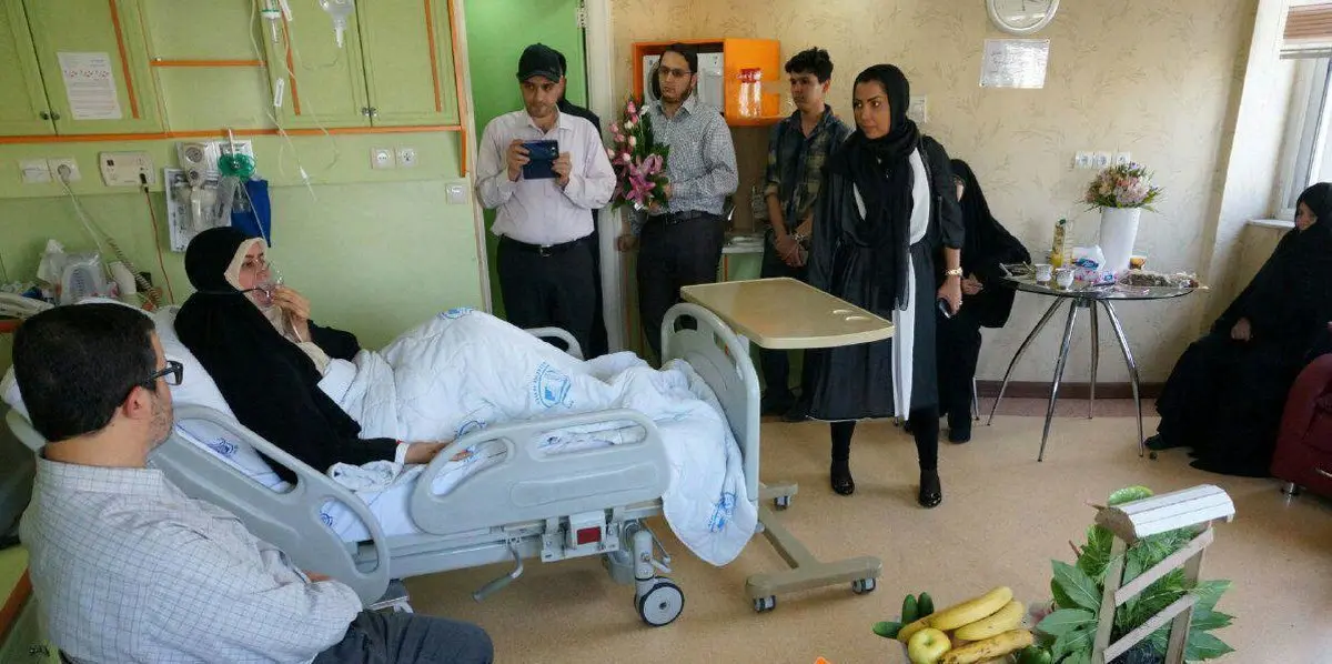 الهام چرخنده روی تخت بیمارستان/عکس