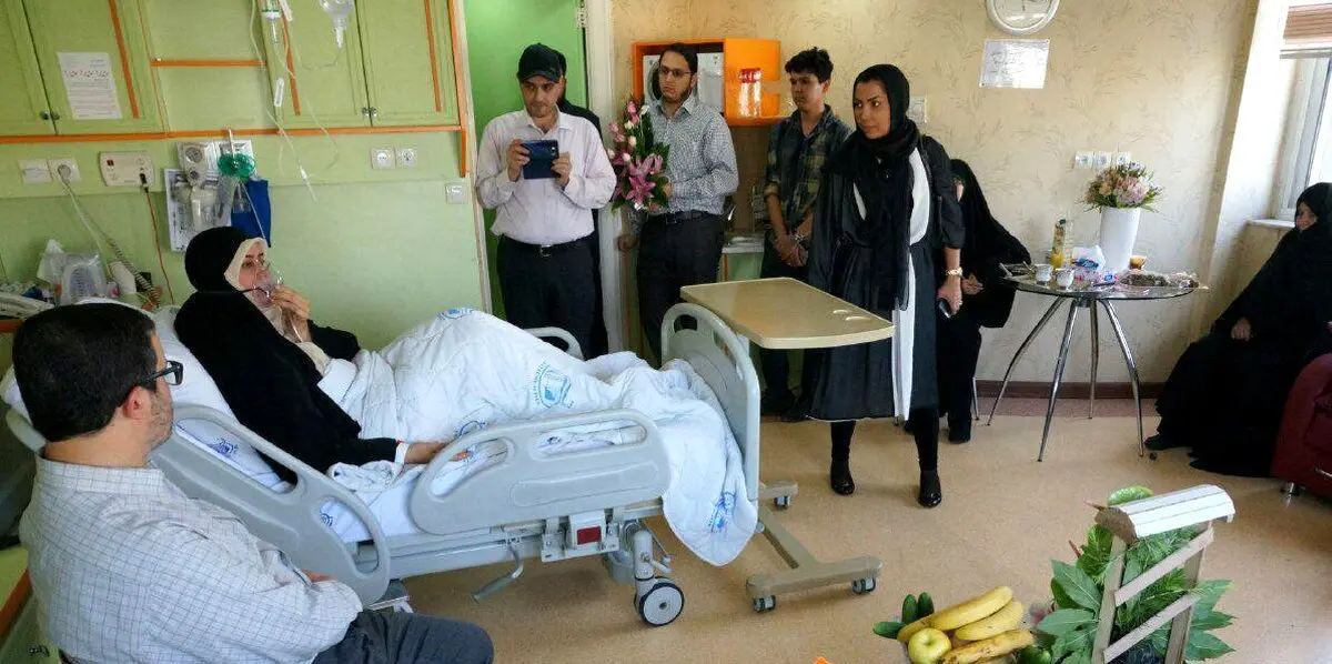 الهام چرخنده روی تخت بیمارستان/عکس