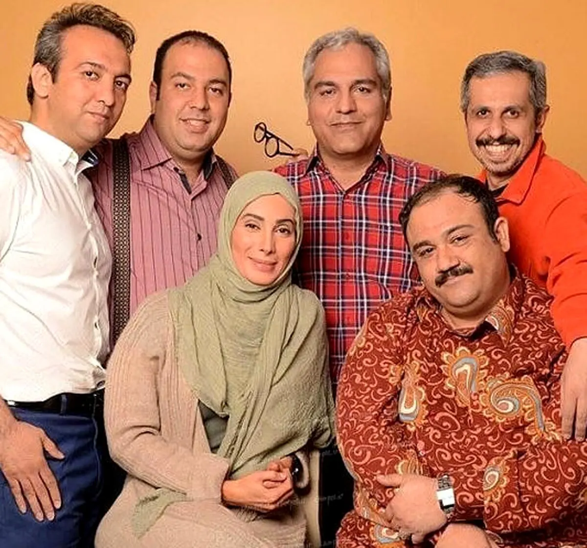 عکسی قدیمی از مهران مدیری و جمعی از بازیگران
