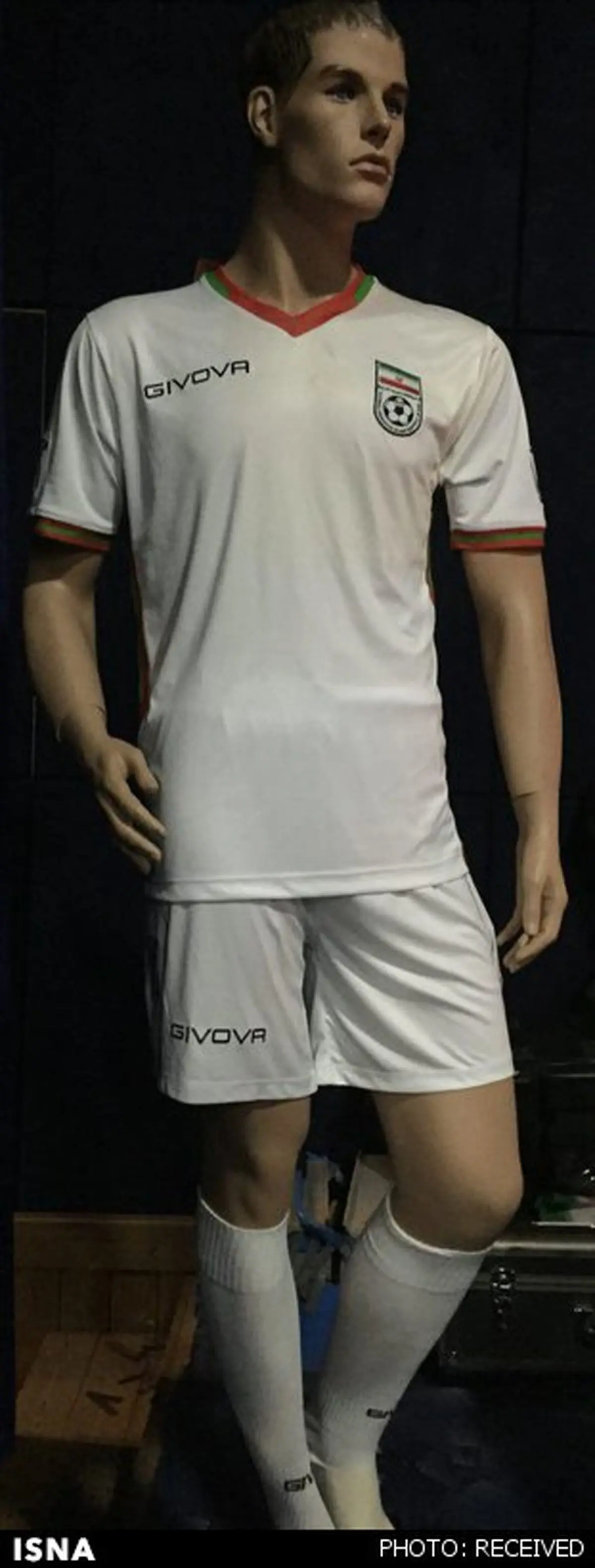 برگزاری مراسم رونمایی از لباس جدید تیم ملی بدون ملی پوشان و با حذف یوزپلنگ/ انتقاد ها شروع شد+ عکس