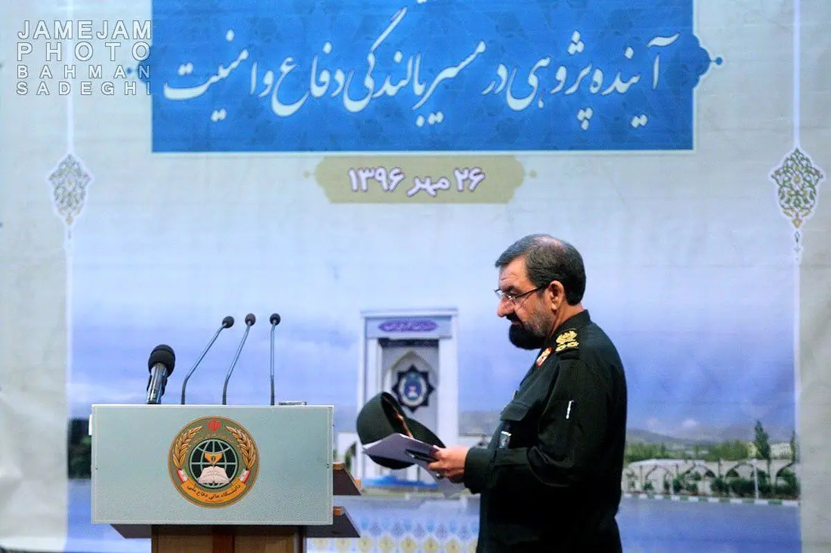 تصویری از محسن رضایی با لباس نظامی