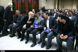 احمدی‌نژاد، مشایی، الهام، ثمره هاشمی، علوی، باهنر، متکی، ضرغامی، صالحی و ... در مراسم ختم مادر محمدرضا رحیمی /گزارش تصویری